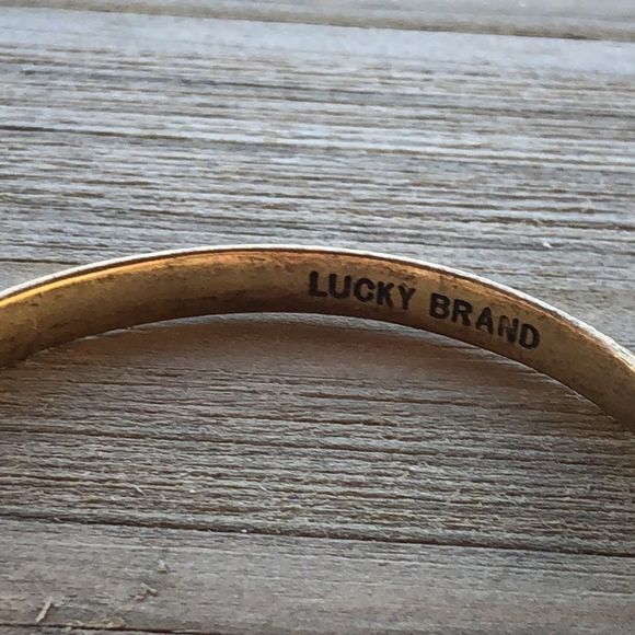 Lucky Brand Herringbone Patterned Antique Gold Tone Asymmetrical Bangle! EUC - Picture 8 of 12